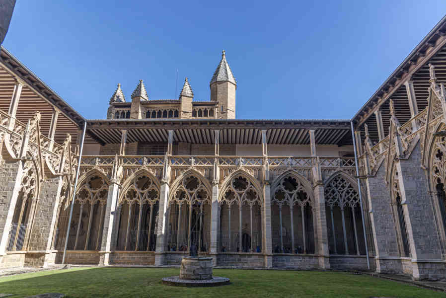 Pamplona 025 - catedral de Santa María la Real - claustro.jpg